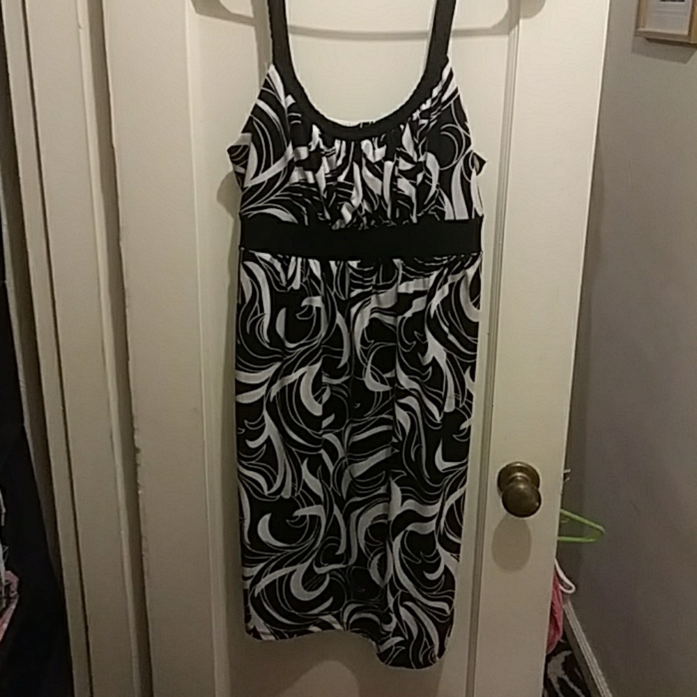Black n white spaghetti strap dress.